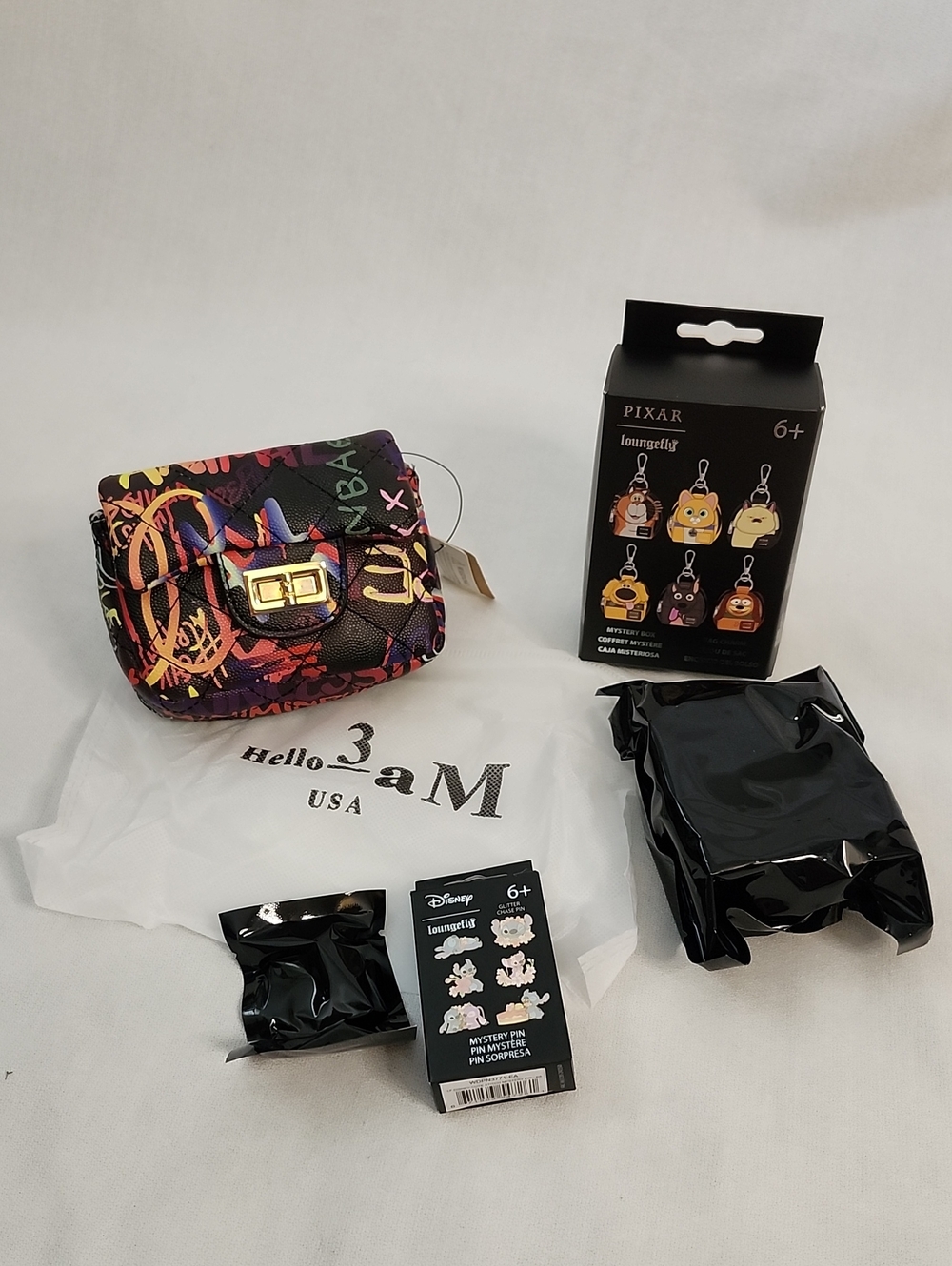 Loungefly "Dogs&Cats" Mystery Box Bag, Blindbox Pin w/ Hello3am Graffitti Bag